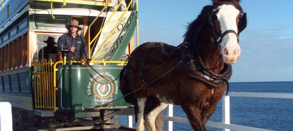 1200px-20040610_Victor_Harbor_Tramway